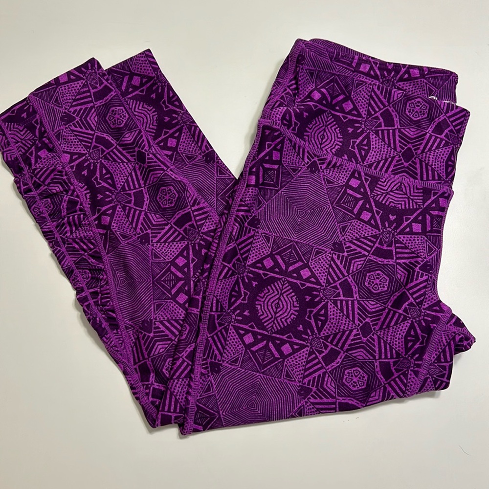 Women’s MPG purple Aztec printed capri leggings. Size small. Excellent condition
